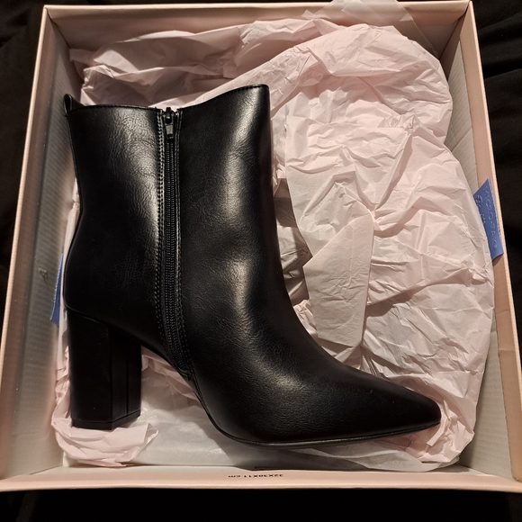 JustFab Black Olyvia Booties - Picture 2 of 5